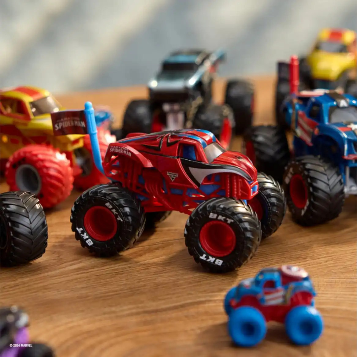 Ordna en oförglömlig Monster Jam-fest med vänner.