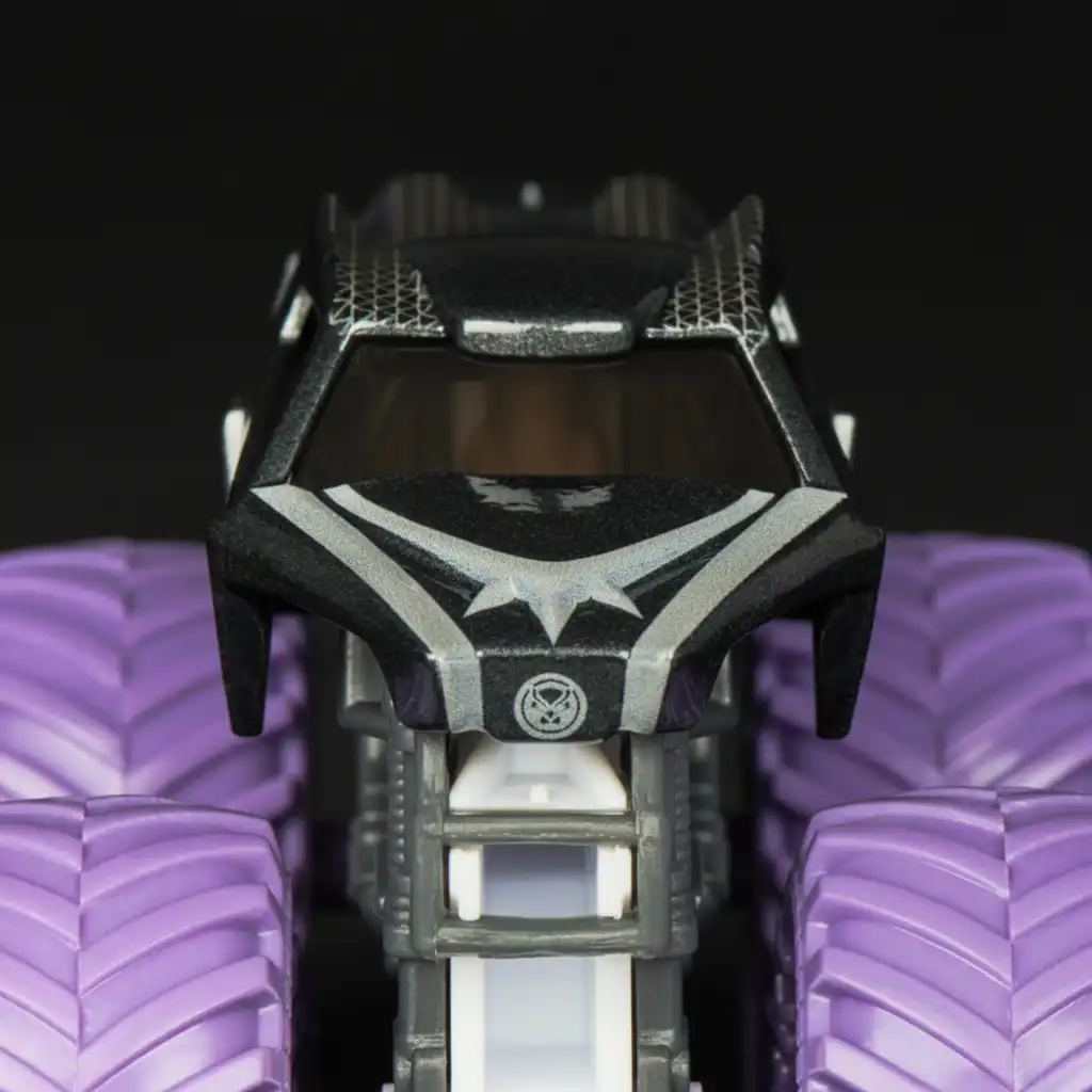 Var kreativ och skapa din egen Monster Jam-bana.