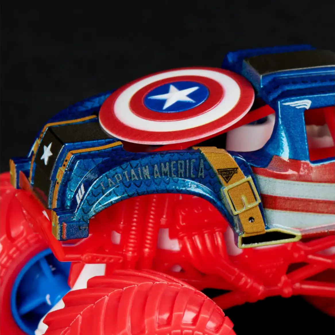 Utöka din samling med ett unikt set av fem Marvel-trucks.