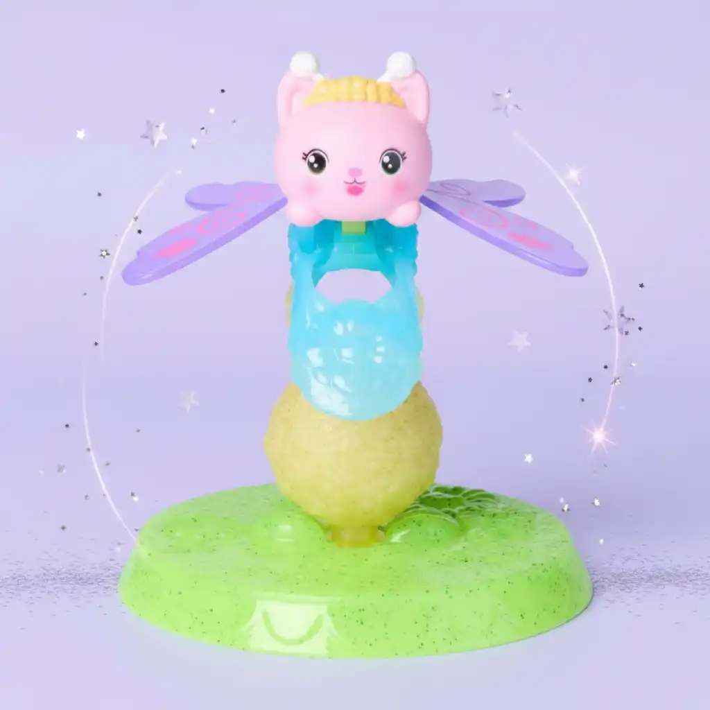 Unleash fairy magic with the moving ring on your hand.