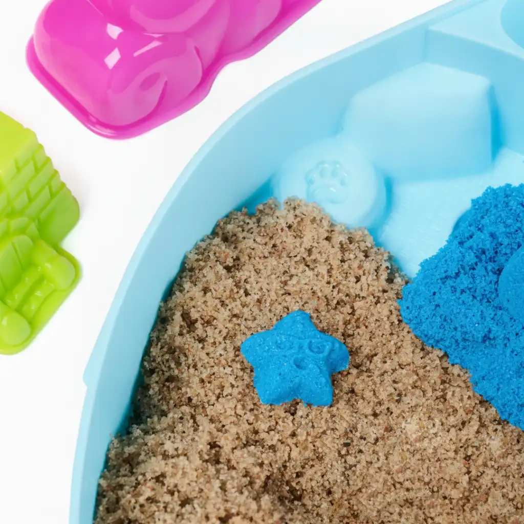 Detaljerad utformning av formar för perfekta sandkreationer.